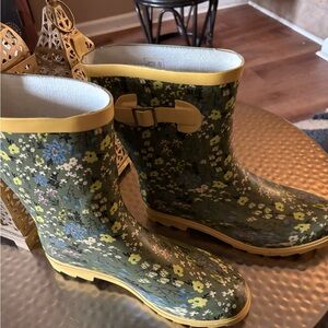 Floral Green and Yellow Women's Rain Boots-size 11